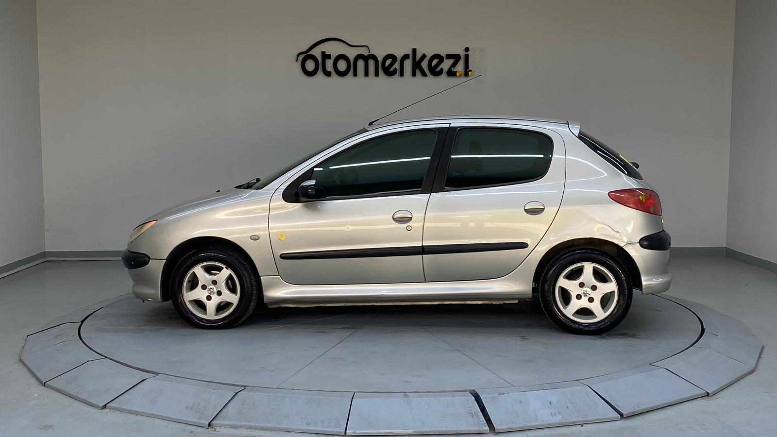 PEUGEOT 206 3